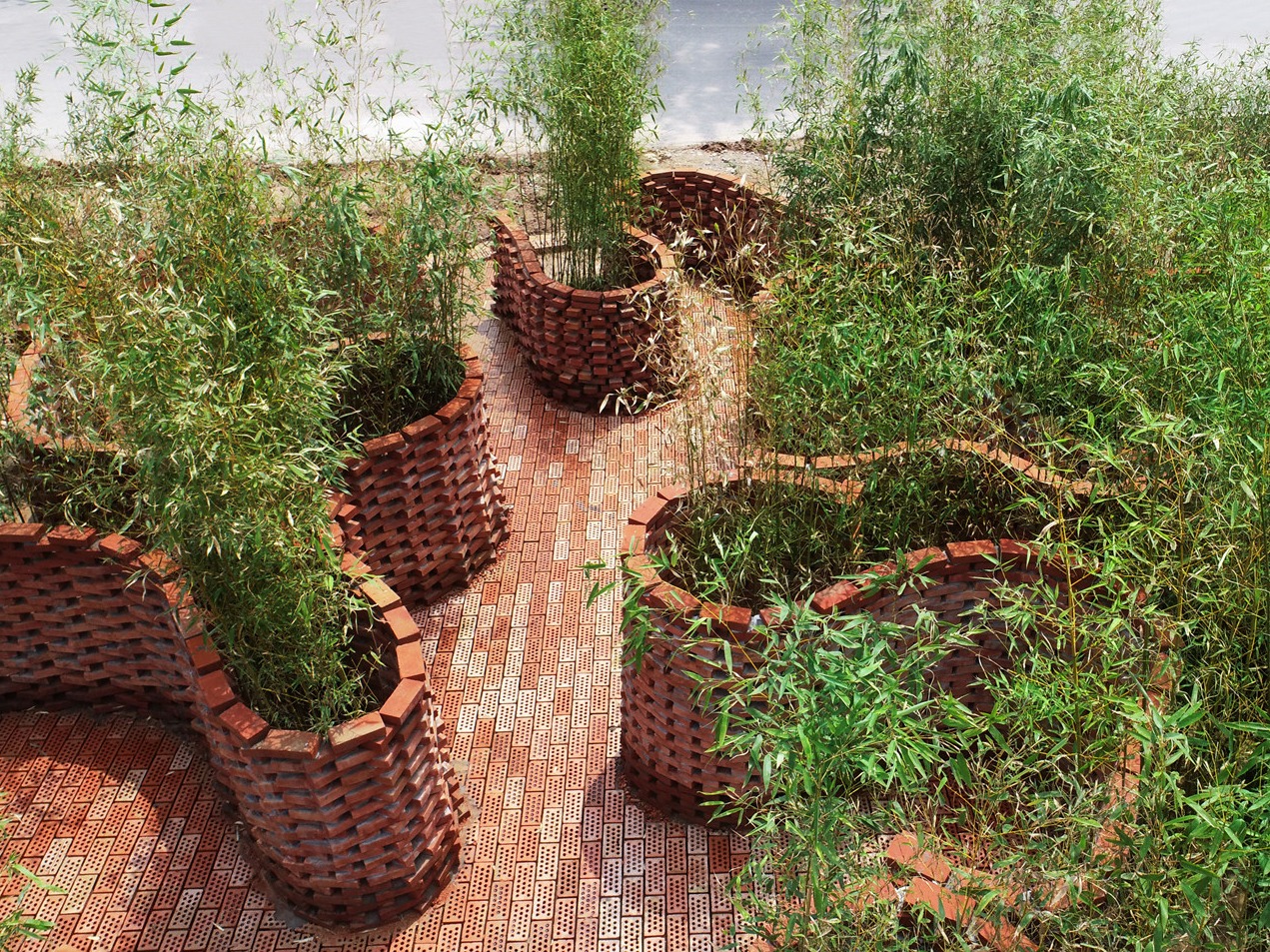 磚藝迷宮花園，世界上第一座“智能建造”的花園